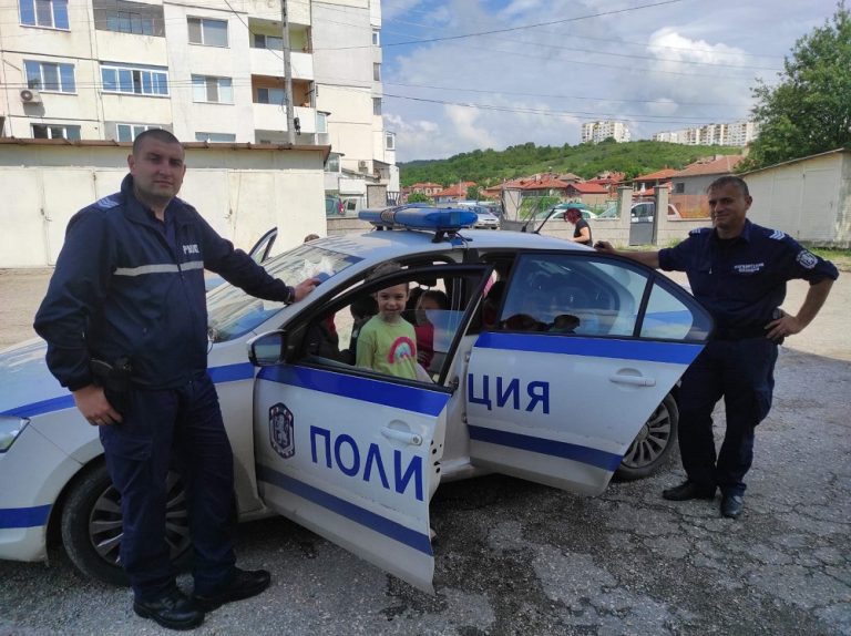 Вълнуваща среща с полицаи