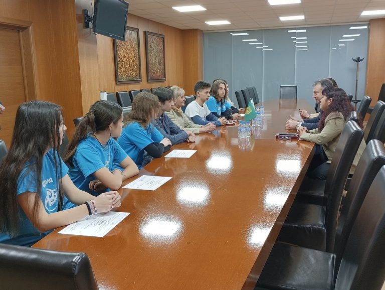Кметът Христов посрещна шуменските информатици