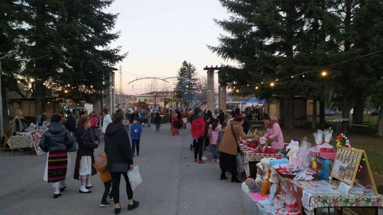 Откриха отново коледния базар във Велики Преслав